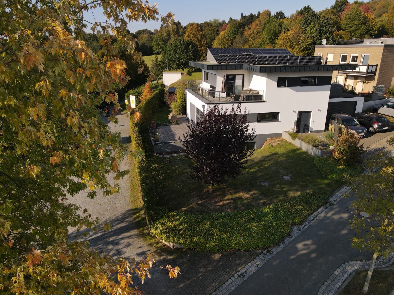 Garten im Herbstlaub